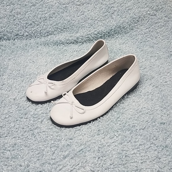 whats what Shoes - White flats with bow ties